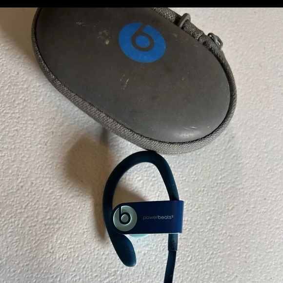 Powerbeats3 Wireless In-Ear Headphones - Flash Blue - Picture 4 of 14